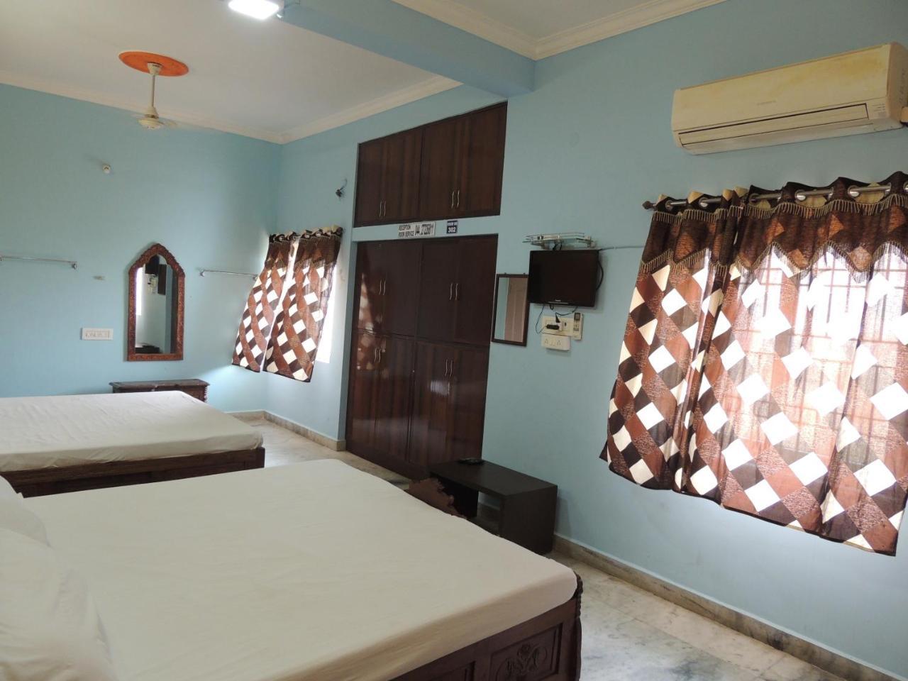 Radha Party Hall Kanchipuram Exterior photo